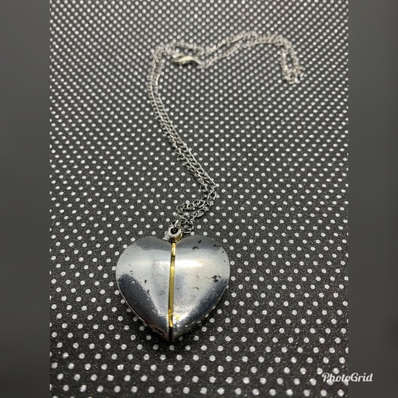 Angel Wings Heart Necklace Can Open Carving - Picture 6 of 9